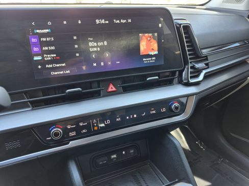 Used 2023 Kia Sportage EX image 11