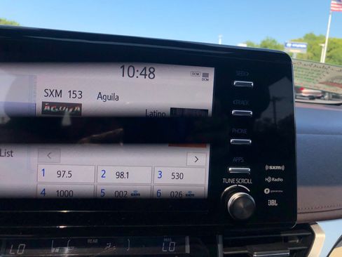 Used 2024 Toyota Sienna Platinum FWD image 9