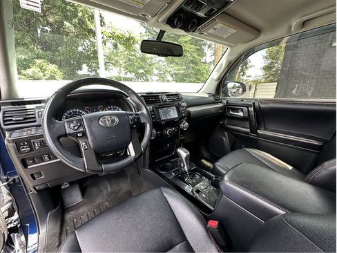 Used 2017 Toyota 4Runner TRD Off-Road Premium AWD/4WD image 2