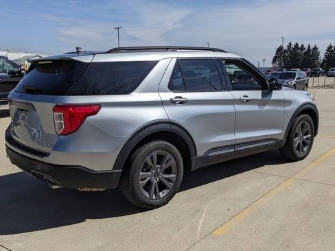 Certified 2022 Ford Explorer XLT w/ XLT Sport Appearance Package image 3