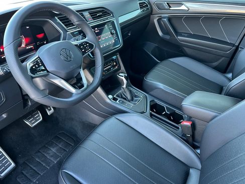 Used 2022 Volkswagen Tiguan SE R-Line image 10