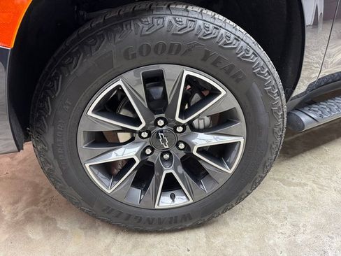 Used 2024 Chevrolet Suburban Z71 w/ Luxury Package image 33