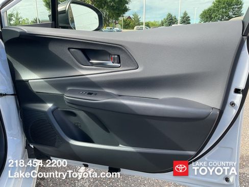 Used 2026 Toyota Prius XLE FWD image 11