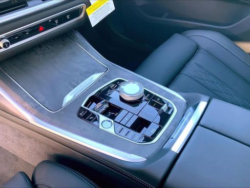 New 2026 BMW X7 M60i image 7