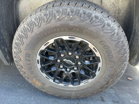Used 2026 Chevrolet Silverado EV Trail Boss AWD/4WD image 3
