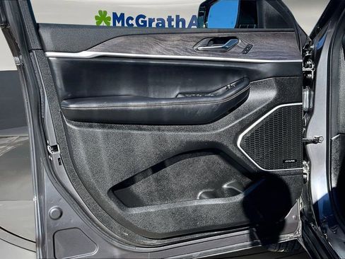 Used 2024 Jeep Grand Cherokee Limited 4xe image 17