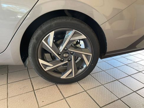 Used 2025 Hyundai Elantra SEL image 27