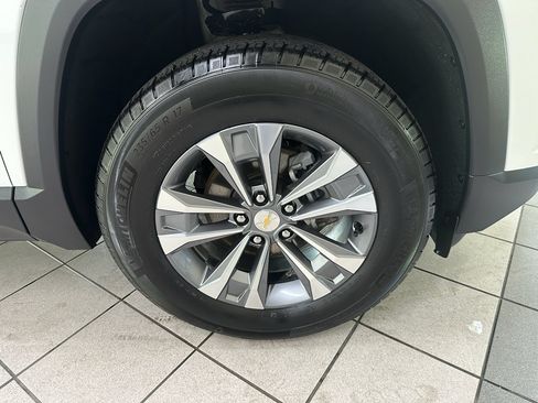Used 2025 Chevrolet Equinox LT AWD/4WD image 13