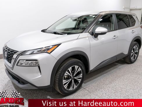 Used 2023 Nissan Rogue SV image 2