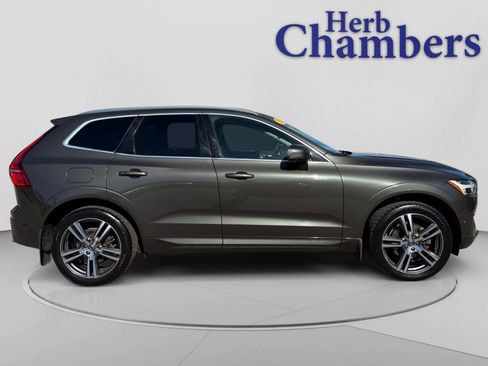 Used 2018 Volvo XC60 T5 Momentum w/ Vision Package AWD/4WD image 12