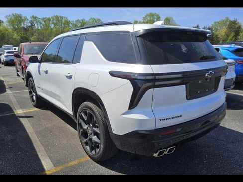 Used 2024 Chevrolet Traverse RS FWD image 3