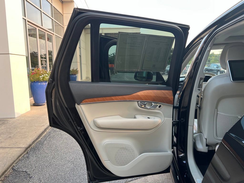 Used 2021 Volvo XC90 T6 Momentum w/ Climate Package AWD/4WD image 21