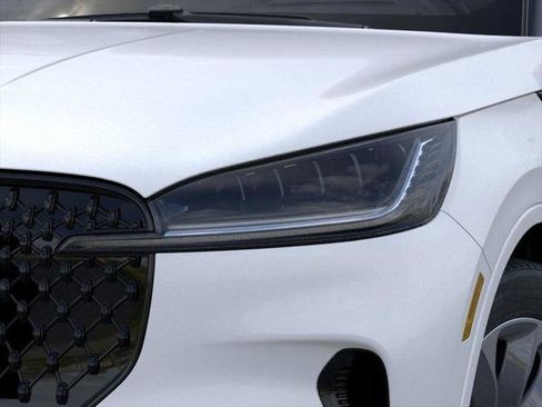 New 2026 Lincoln Aviator AWD w/ Jet Appearance Package image 18