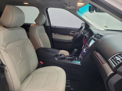 Used 2017 Ford Explorer Platinum image 21