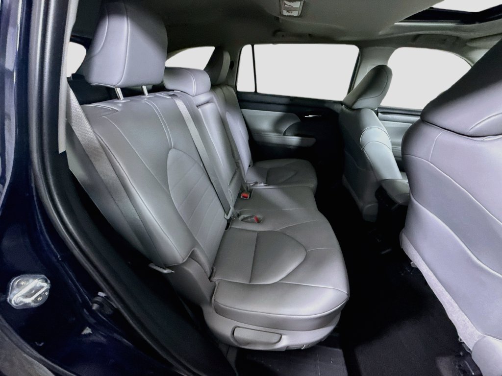 Used 2025 Toyota Highlander XLE AWD/4WD image 33