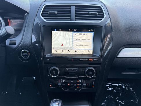 Used 2017 Ford Explorer XLT w/ Equipment Group 201A AWD/4WD image 17