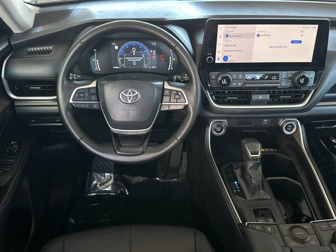 Used 2025 Toyota Grand Highlander AWD image 13