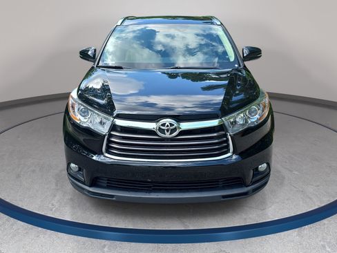 Used 2016 Toyota Highlander XLE FWD image 2