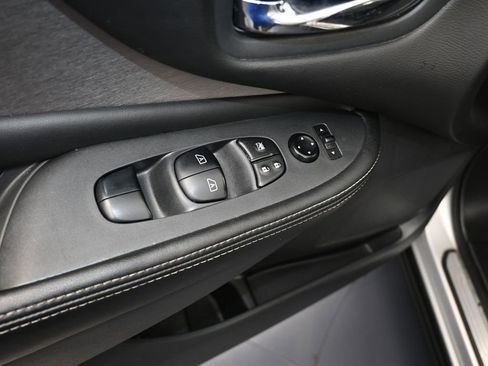 Used 2023 Nissan Murano SV image 12