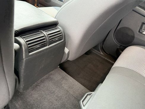 Used 2010 Jeep Grand Cherokee Laredo w/ Sun/Sound Group image 11