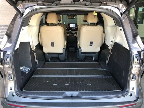 Used 2024 Toyota Sienna XLE w/ XLE Plus Package FWD image 10
