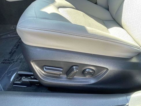 Used 2022 Toyota Camry XLE FWD image 18
