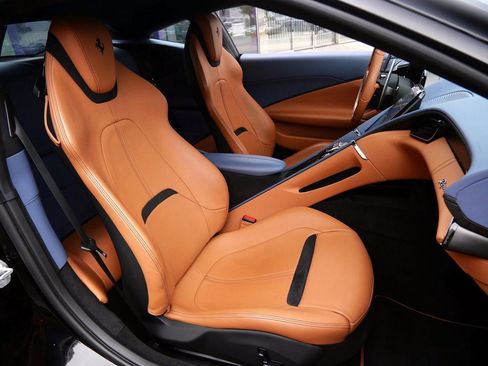 Used 2022 Ferrari Roma image 25