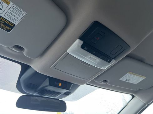 Used 2025 Nissan Rogue SV image 27