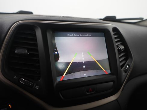 Used 2017 Jeep Cherokee Limited image 22