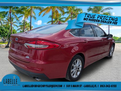 Used 2020 Ford Fusion SE FWD image 2