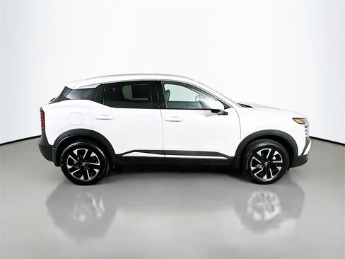 Used 2025 Nissan Kicks SR image 7