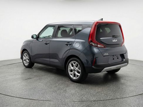 Used 2025 Kia Soul LX w/ LX Technology Package FWD image 6