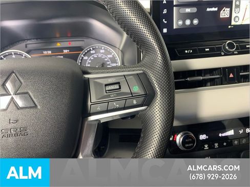 Used 2025 Mitsubishi Outlander SE image 26