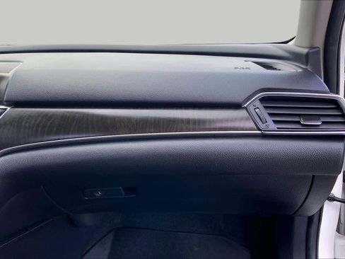 Used 2021 Honda Accord Touring image 18