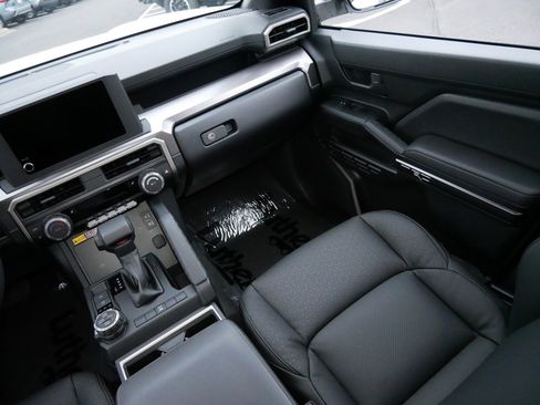 Certified 2025 Toyota 4Runner TRD Off-Road image 11