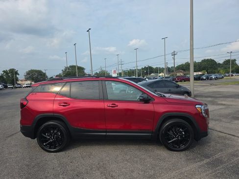 Used 2023 GMC Terrain SLE w/ Driver Convenience Package AWD/4WD image 3