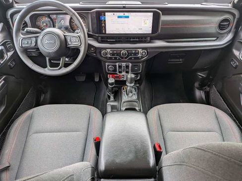 Used 2025 Jeep Wrangler Unlimited Rubicon w/ Convenience Group AWD/4WD image 15