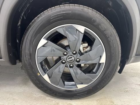 Used 2024 Nissan Rogue SV AWD/4WD image 28