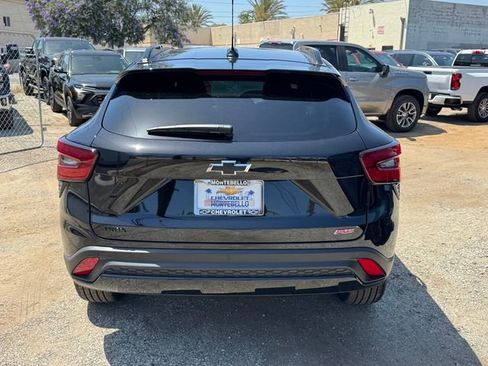 New 2026 Chevrolet Trax RS w/ Sunroof Package FWD image 4