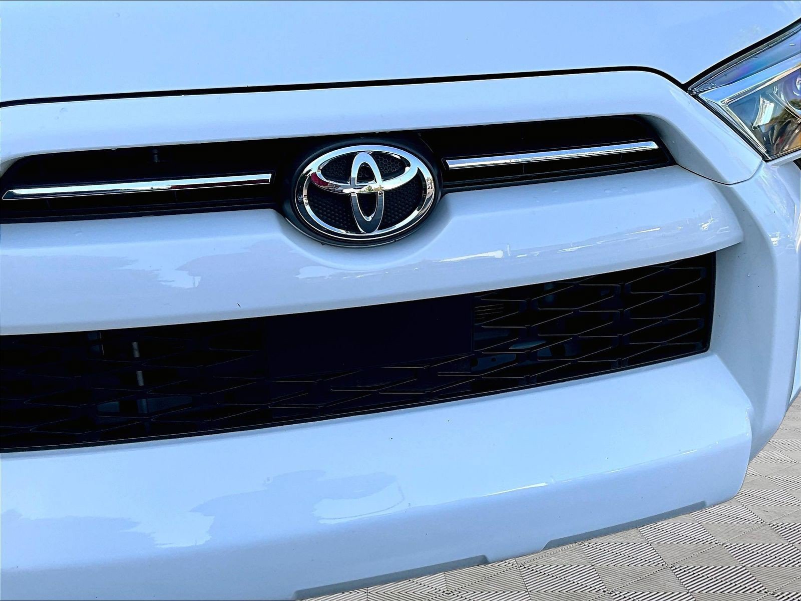 Used 2023 Toyota 4Runner SR5 Premium w/ Moonroof Package RWD image 33