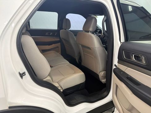 Used 2018 Ford Explorer XLT FWD image 16