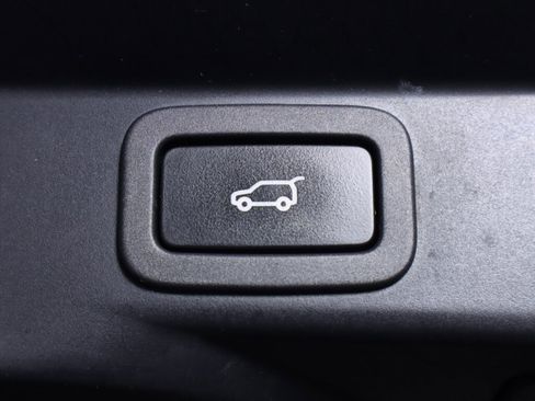 Used 2020 Land Rover Range Rover Sport SE image 35