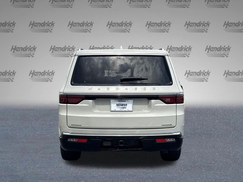 Used 2022 Jeep Wagoneer Series III AWD/4WD image 8