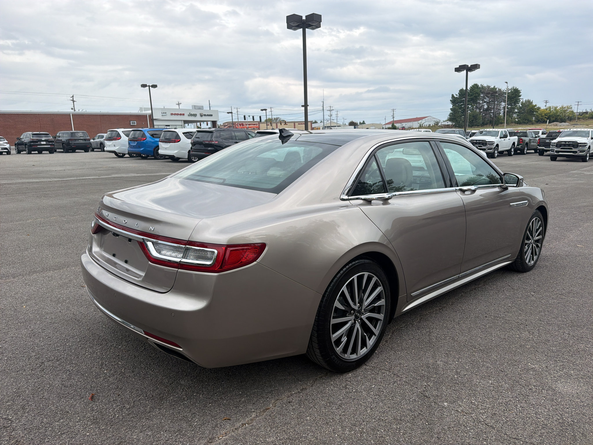 Used 2018 Lincoln Continental Select w/ Continental Climate Package FWD image 5