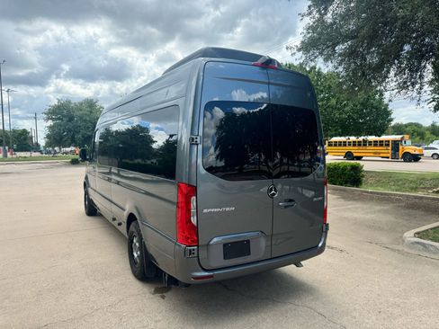 Used 2019 Mercedes-Benz Sprinter 2500 image 8