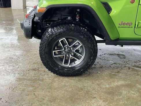 New 2025 Jeep Gladiator Mojave image 10