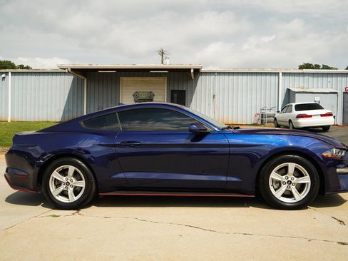 Used 2020 Ford Mustang Coupe RWD image 3