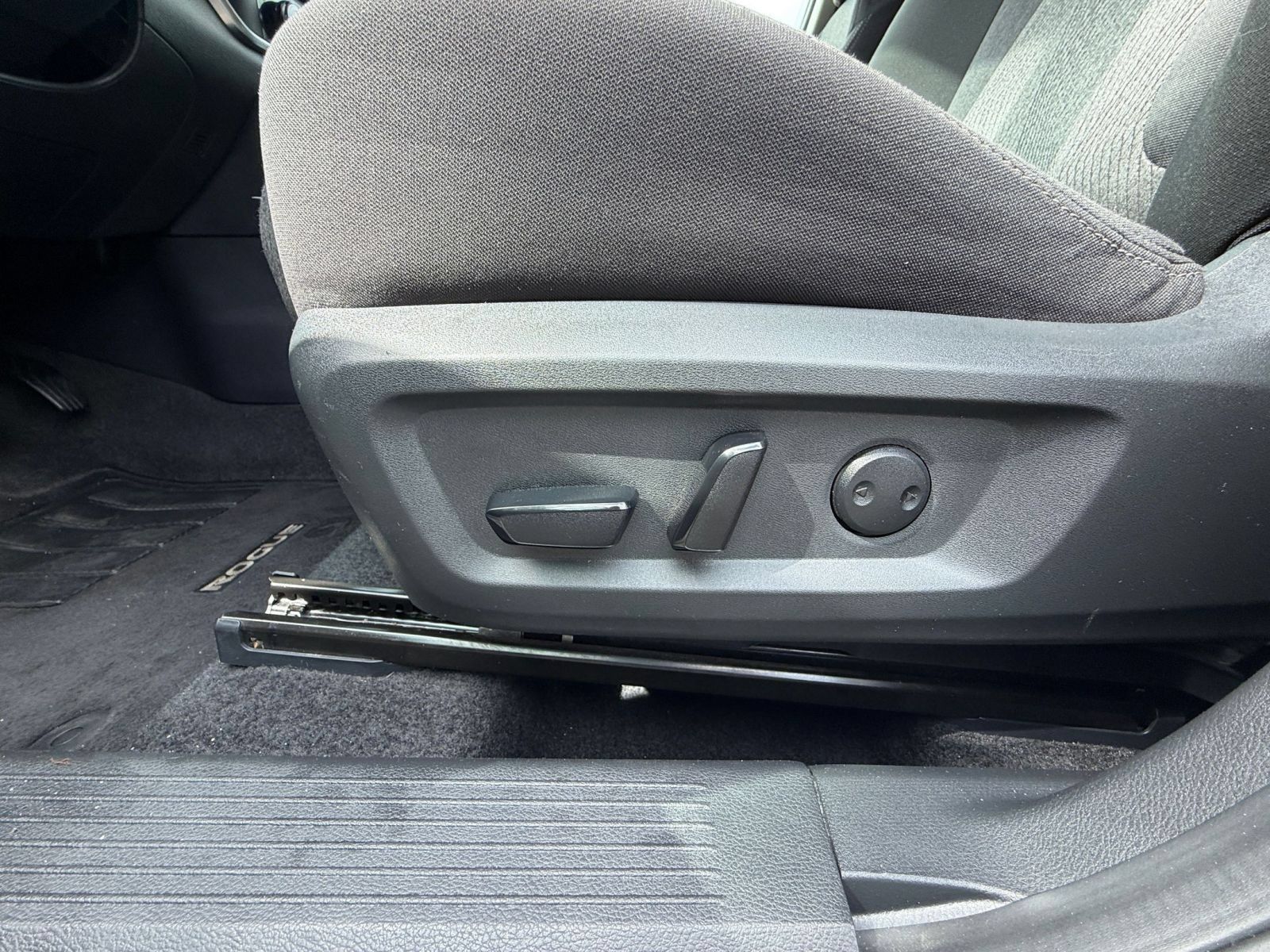 Used 2025 Nissan Rogue SV AWD/4WD image 21