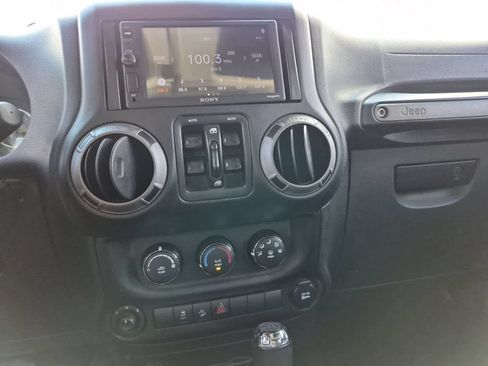 Used 2015 Jeep Wrangler Unlimited Sport w/ Quick Order Package 24S AWD/4WD image 27