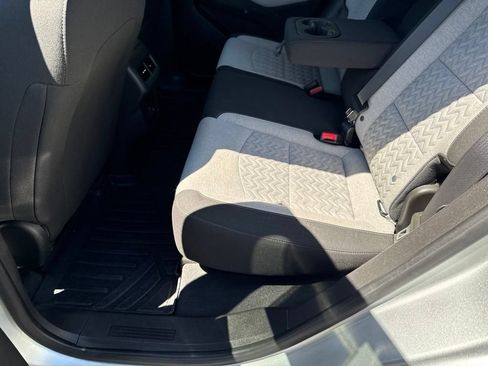 Used 2022 Chevrolet Equinox LT FWD image 32